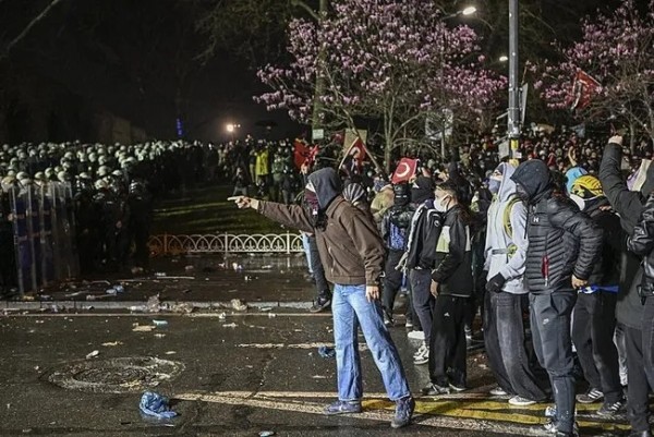 Saraçhane’deki provokatörler Başkan Erdoğan’ın annesini hedef aldı: 43 sokak teröristi yakalandı!